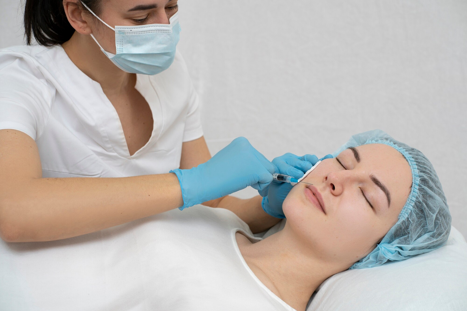 Choosing Between FaceTite And Laser Skin Resurfacing Treatments